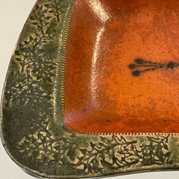 Pottery and Tile Dragonfly plate Brand :Avenue and Tile pottery